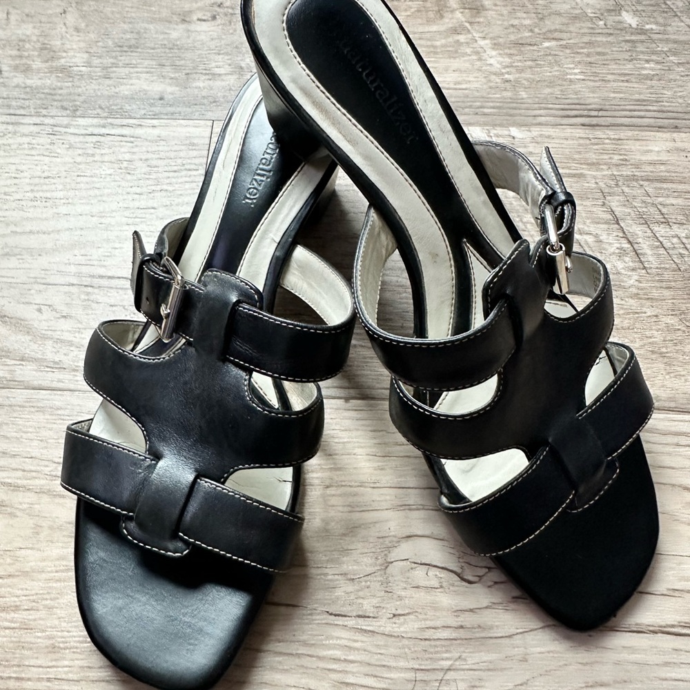 Naturalizer black sandal size 7 1/2 M
